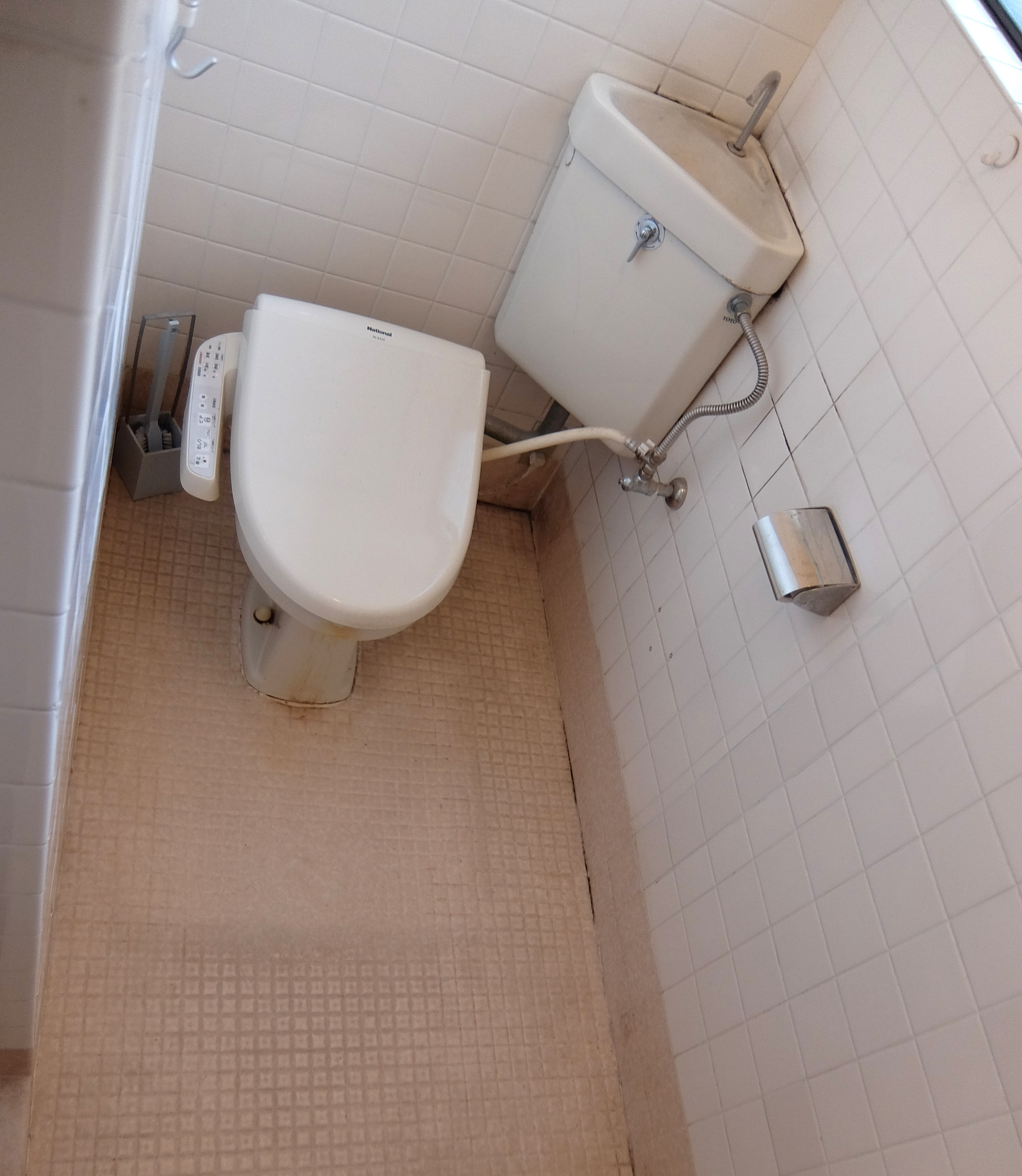 トイレの角にタンクがある場合のリフォーム例 トイレリフォーム専門店