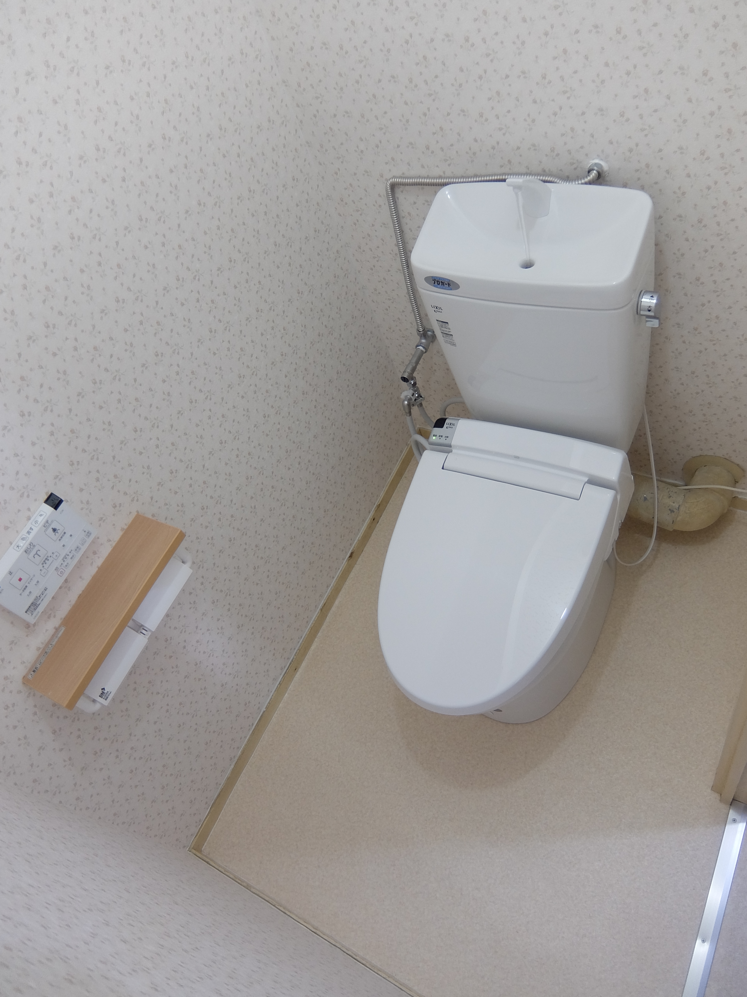 狭いトイレにも手洗器を