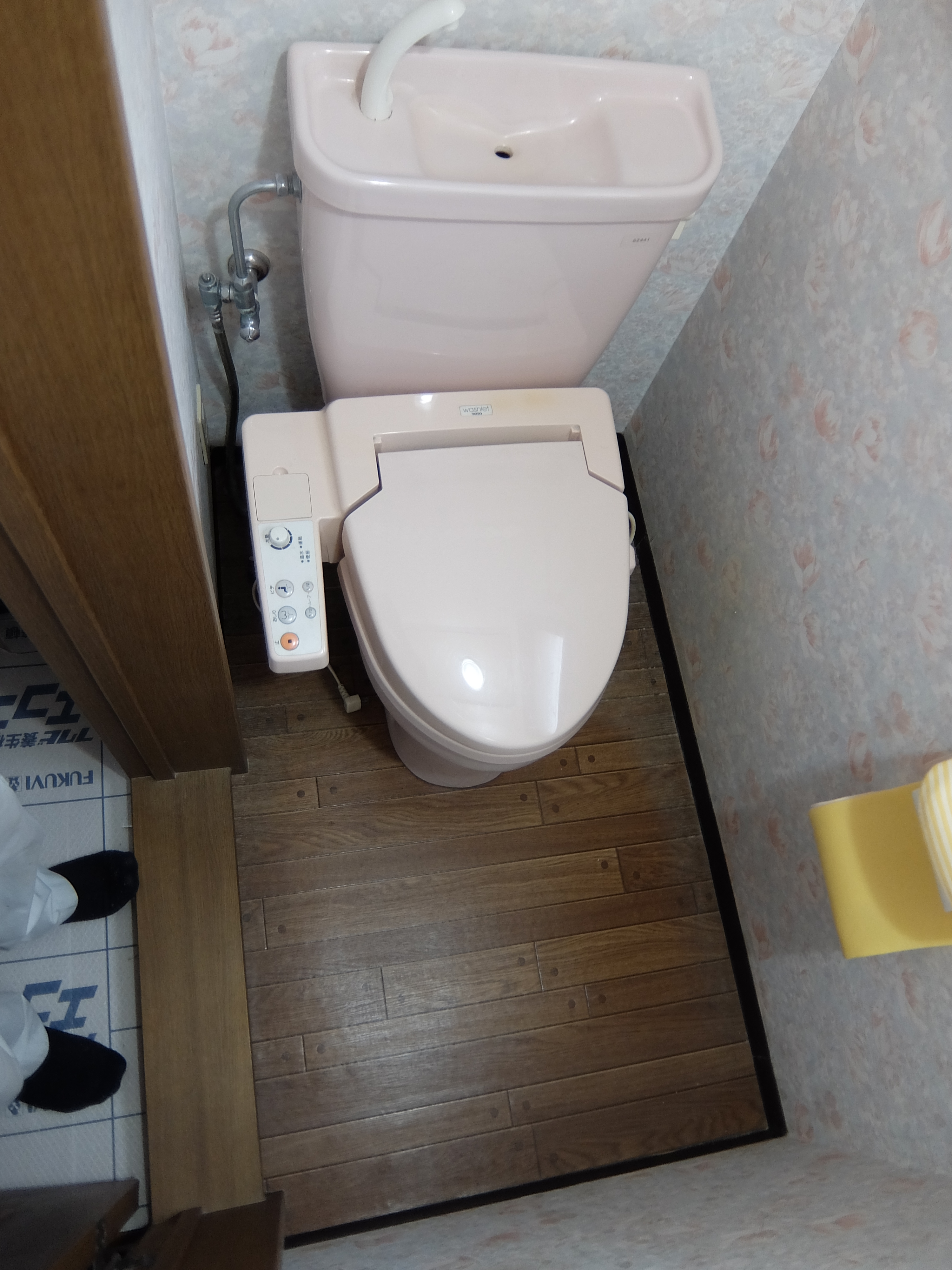 狭いトイレにも手洗器を